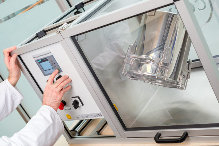 Kosmetik Produktentwicklung; Von evidenzbasierten Wirkstoffen über Laborentwicklung bis zur sicheren Produktion und Markteinführung