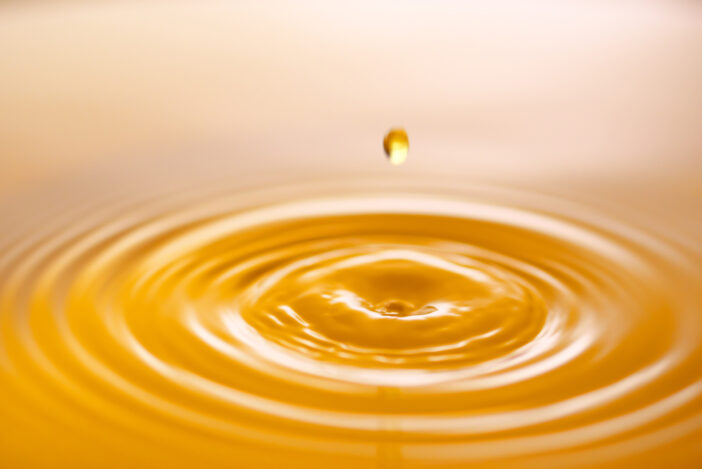 Gelbe Tröpfchen und Wellen